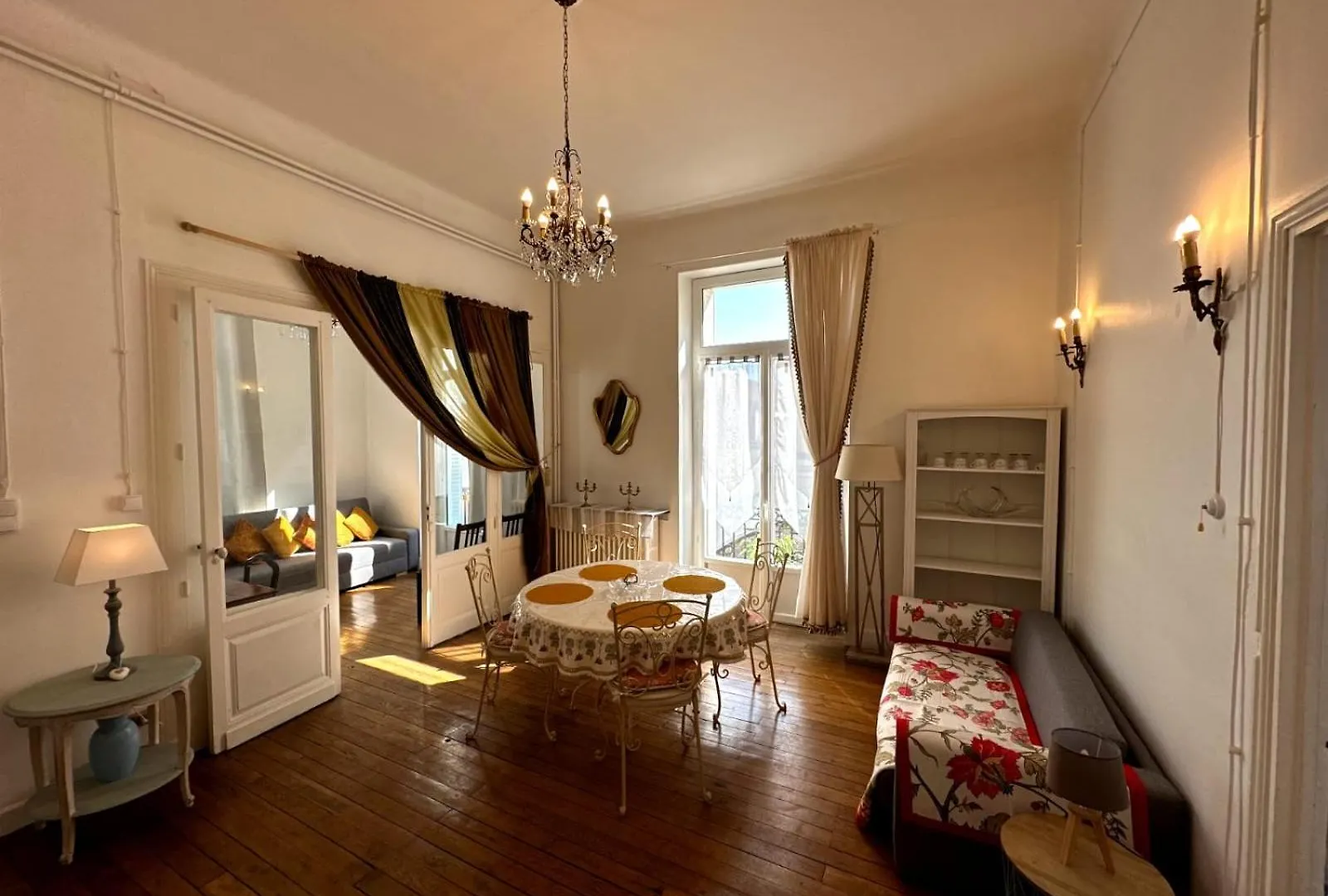 Apartment In Historical Center Of Vichy Palais Belle Epoque ,International Frankrike
